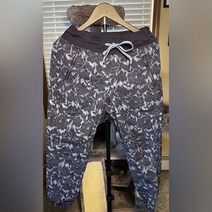 Athleta Blue Floral-Print Jogger with Zip Pockets